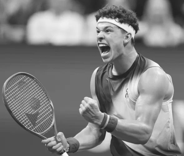 US Open fans quench late-night hunger for a classic